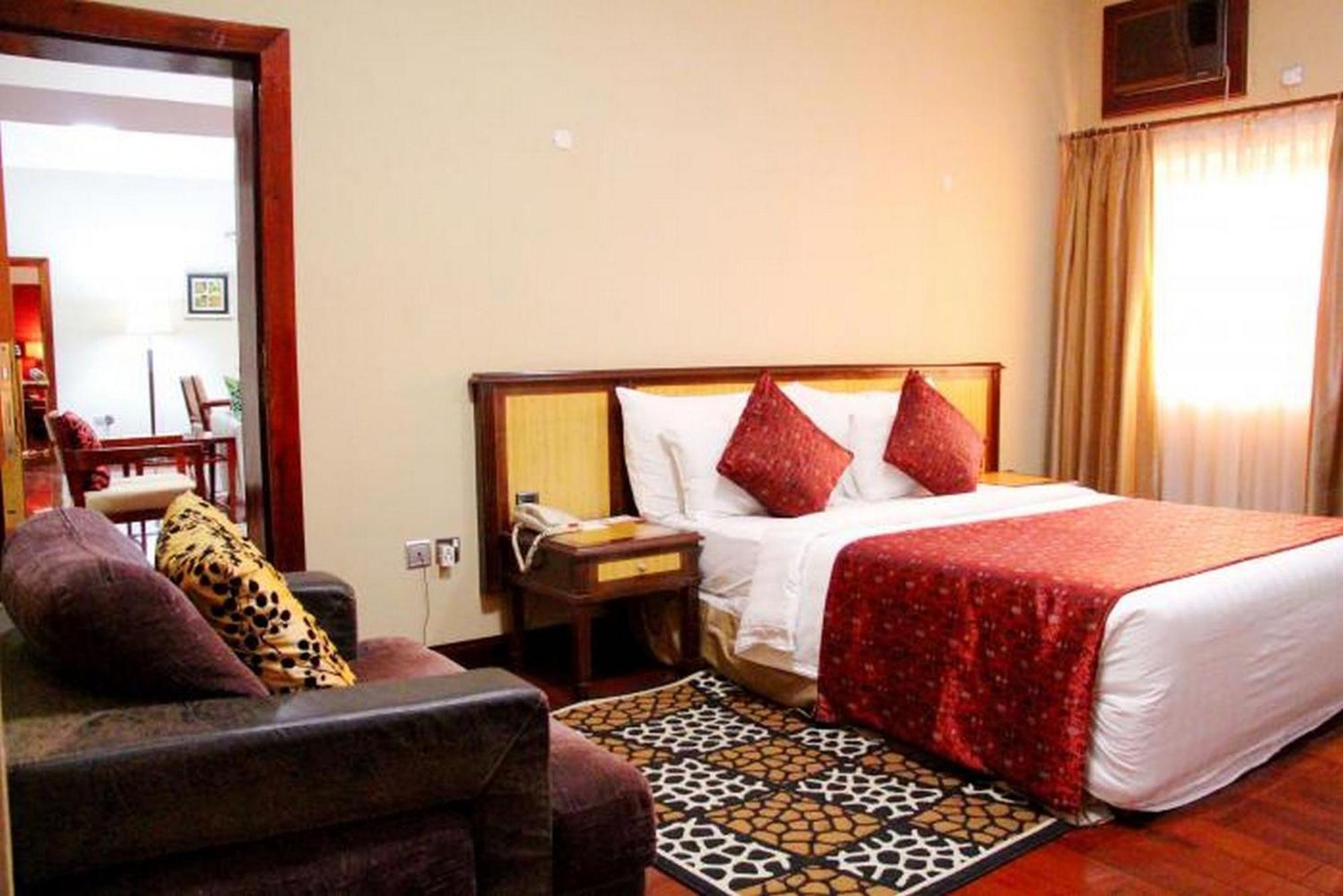Room In Lodge - The Chelsea Hotel Abuja Eksteriør bilde