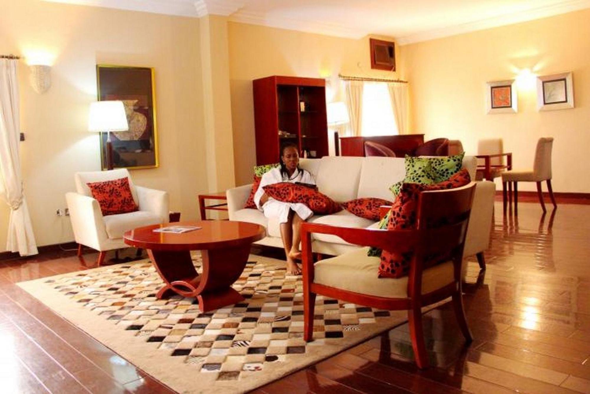 Room In Lodge - The Chelsea Hotel Abuja Eksteriør bilde